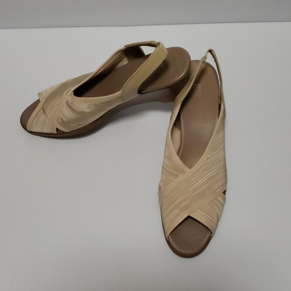 MUNRO American Walking Wedge